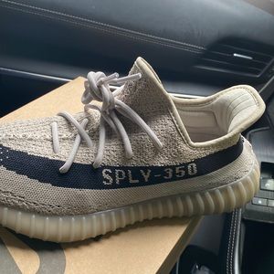 10 in half never worn yezzy boost 350